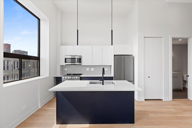 Building Photo - 1934 W North Ave