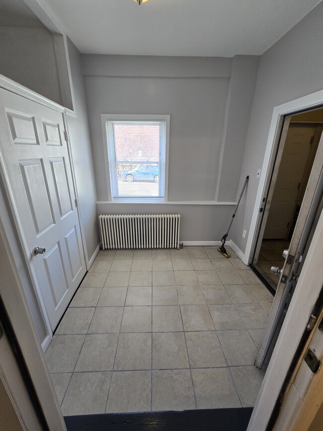 Building Photo - 5165 Saul St