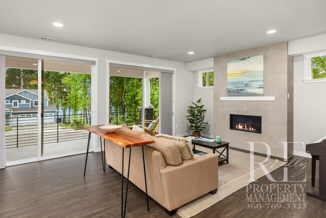 Building Photo - 1762 NE Crystallia Ct