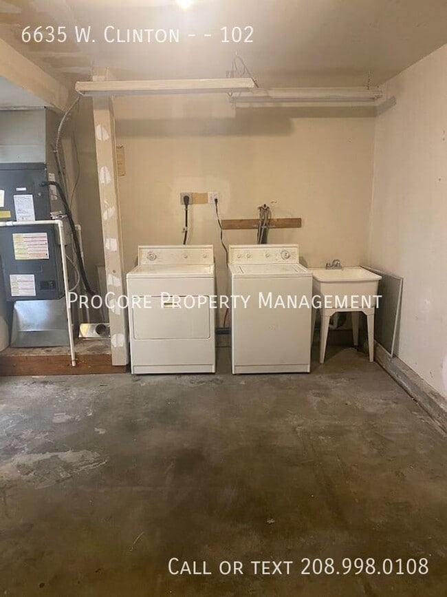 Building Photo - 6635 W Clinton Ln