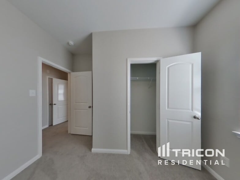 Building Photo - 10823 Spring Brook Pass Dr