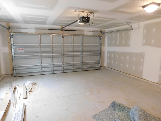 Building Photo - 302 Saratoga Ln