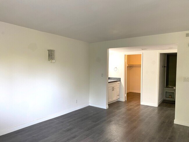 Building Photo - 10535 Wilshire Blvd