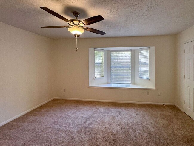 Building Photo - 302 Inverness Dr