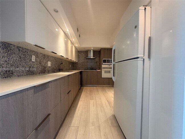 Building Photo - 4001 S Ocean Dr