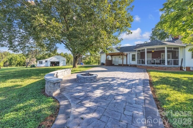 Building Photo - 462 Mock Mill Rd