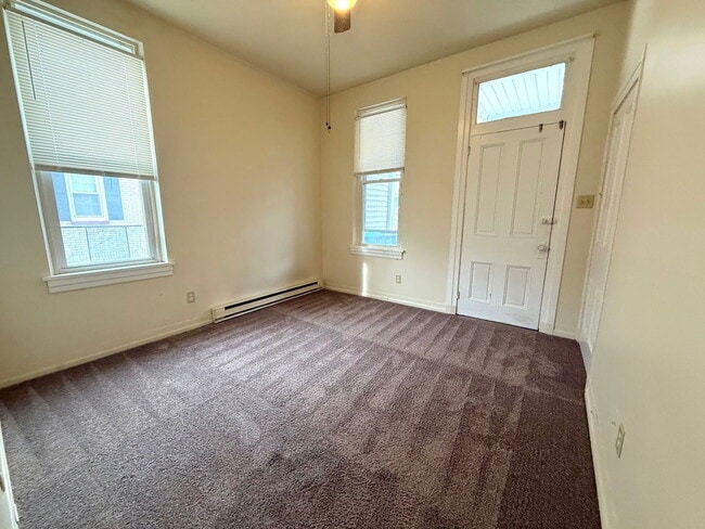 Building Photo - 154 E Main St