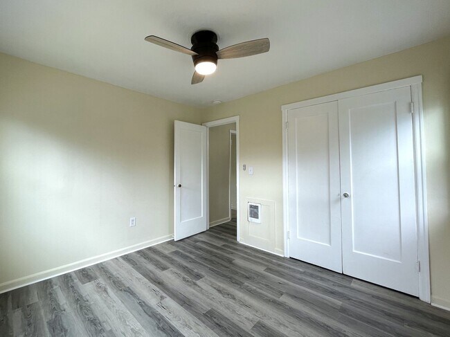 Building Photo - Charming Second Floor 1-Bedroom Close to Peninsula Park!