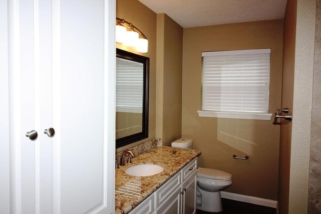 Building Photo - 1766 Maux Dr