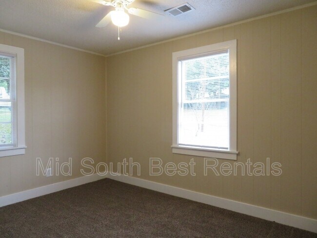 Building Photo - 2243 Hillside Ave