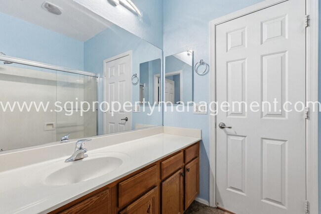 Building Photo - 6827 N 71st Dr