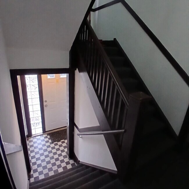 Building Photo - 2056 N Kilpatrick Ave