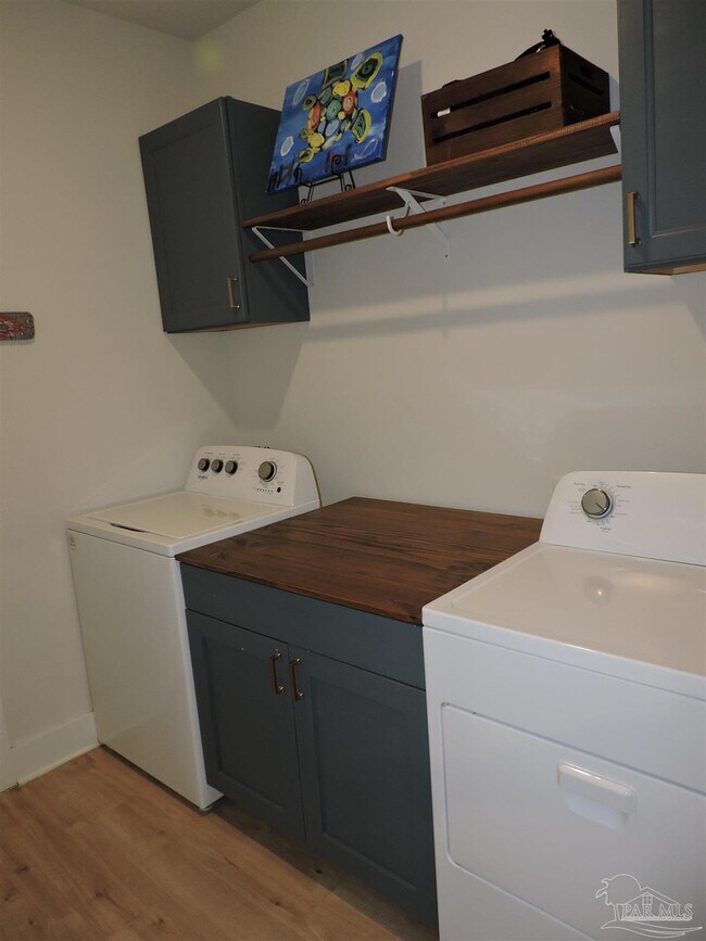 Building Photo - 10612 Davenport Lp