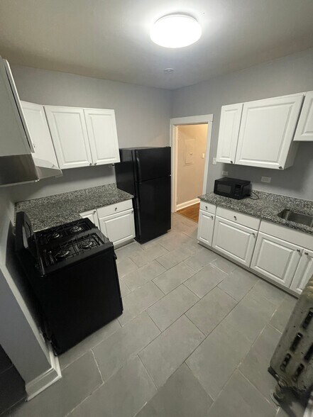 Building Photo - 543 E 80th St