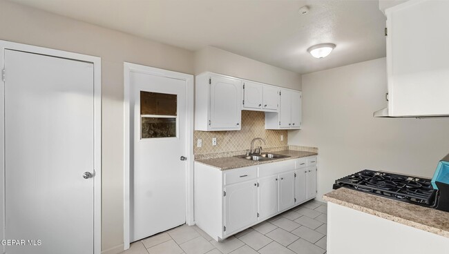 Building Photo - 513 Gilmore Way