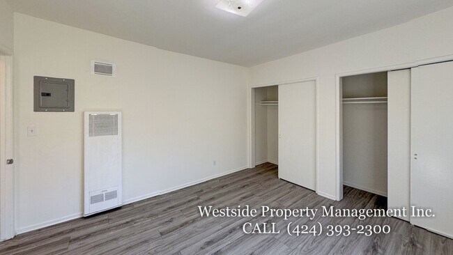 Building Photo - 145 N La Peer Dr