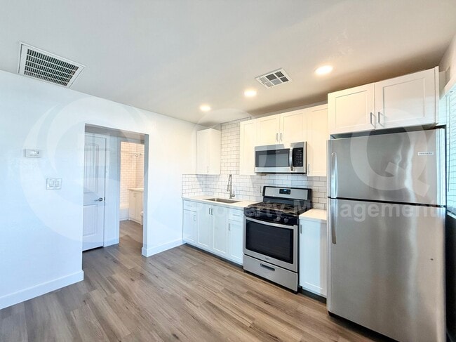 Building Photo - 1202 E Kaler Dr