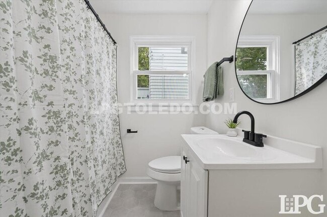 Building Photo - 2736 Northwood Ave