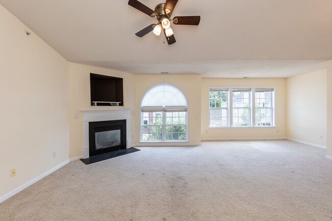 Building Photo - TWO BEDROOM HOME!