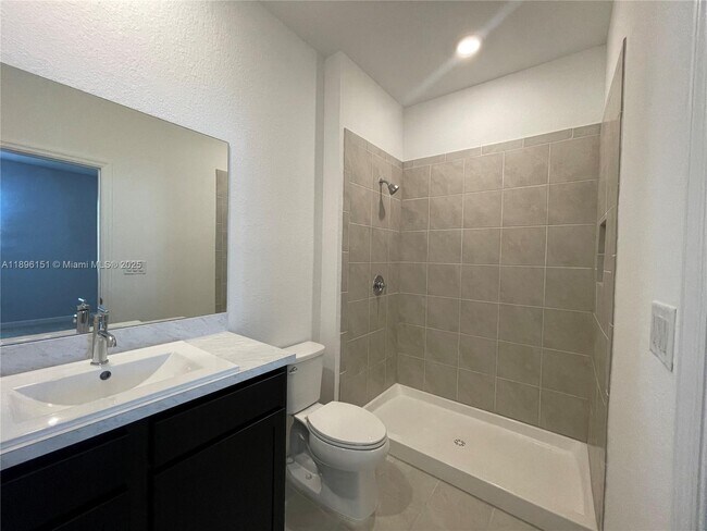 Building Photo - 1120 SW 7th Ct