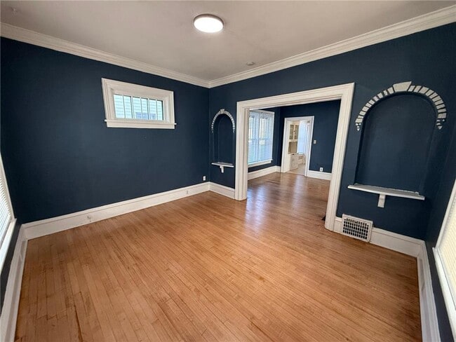 Building Photo - 803 7th St S