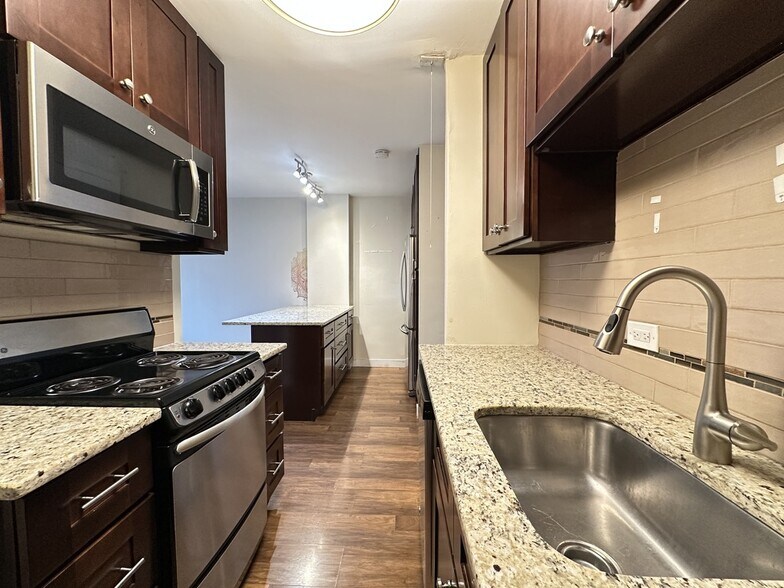Building Photo - 4180 N Marine Dr