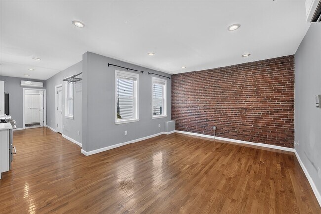 Building Photo - 353 Sumner St