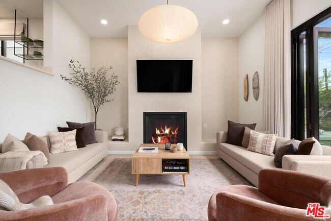 Building Photo - 9004 Dicks St