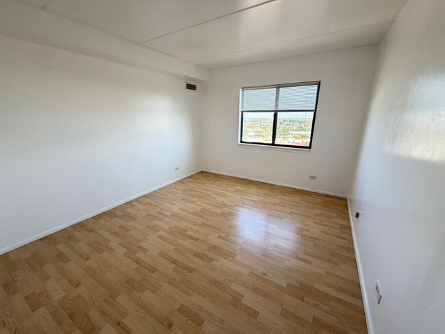 Building Photo - 6340 Americana Dr