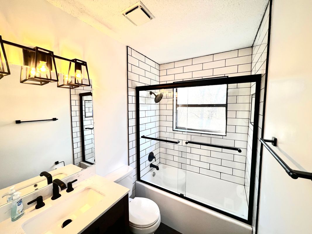 Building Photo - 525 N Betty Jo Dr