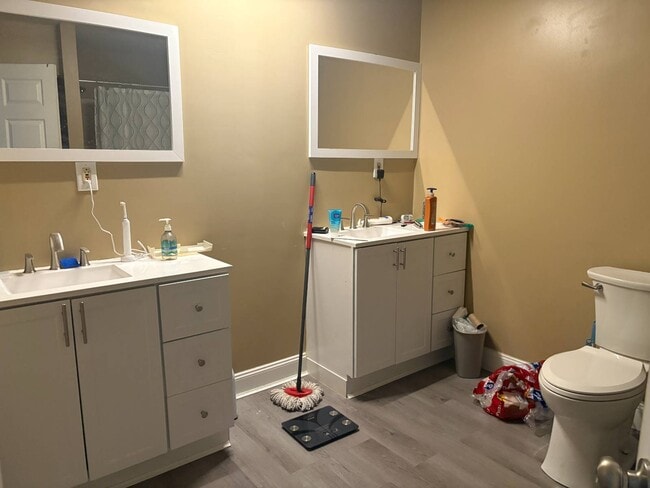 Building Photo - 347 S Pearl St