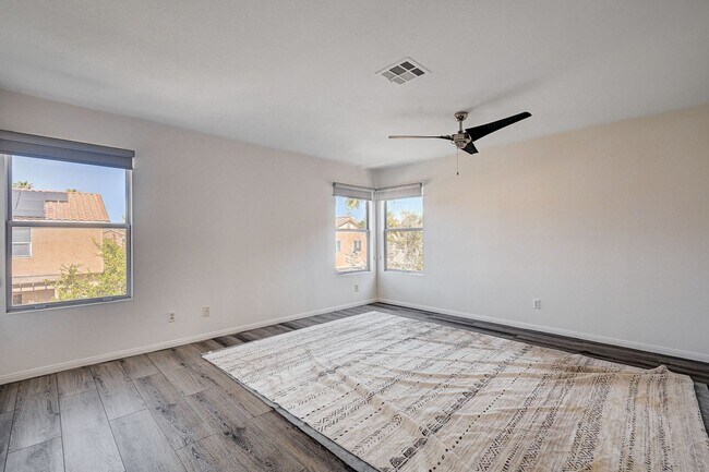 Building Photo - 3 BEDROOM + POOL IN DESIRABLE PECCOLE RANC...