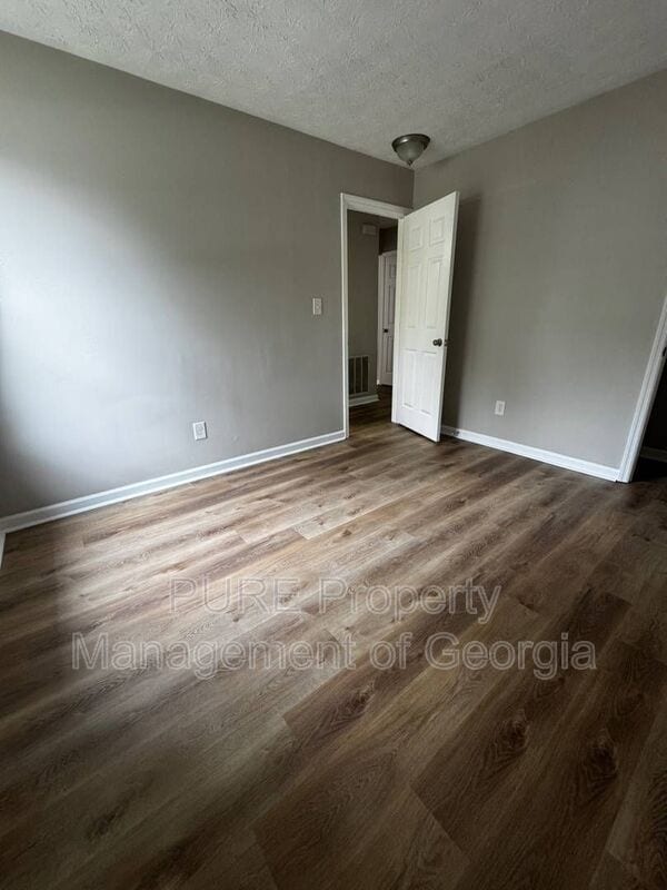 Building Photo - 3181 Kings Glen Dr