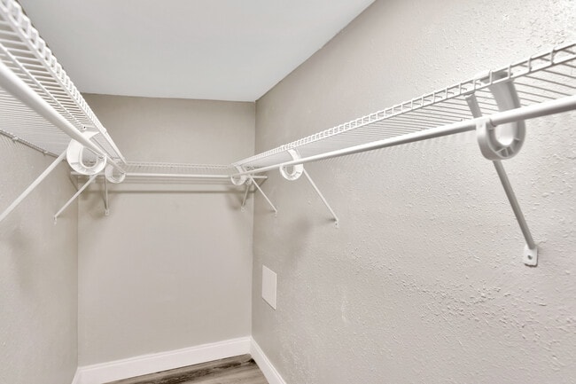 Building Photo - 1515 Sadlon Ave