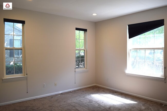 Building Photo - 1566 Heron Cir