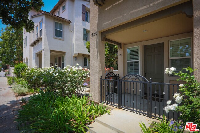 Building Photo - 720 S San Fernando Blvd