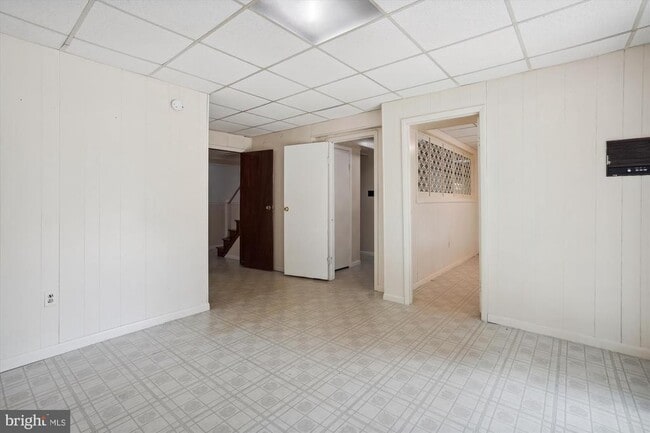 Building Photo - 8501 Canterbury Dr