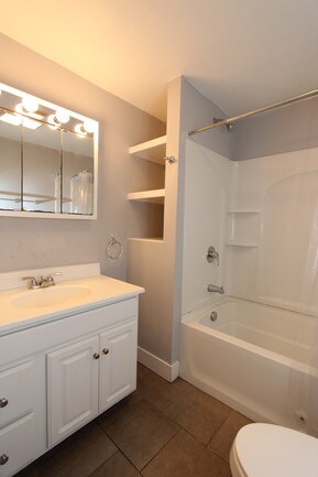 Building Photo - 110 Valley Ave NW