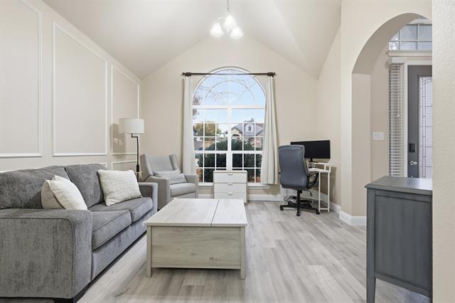 Building Photo - 2122 Trickling Creek Dr