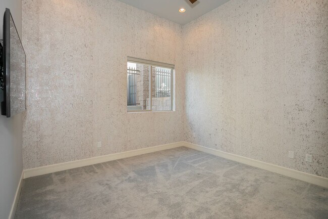 Building Photo - UNUBSTRUCTED VIEWS FROM THIS MACDONALD HIG...