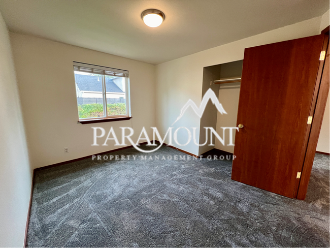 Building Photo - 3 Bedroom Home in Port Orchard with A/C and Low Maintenance Yard!