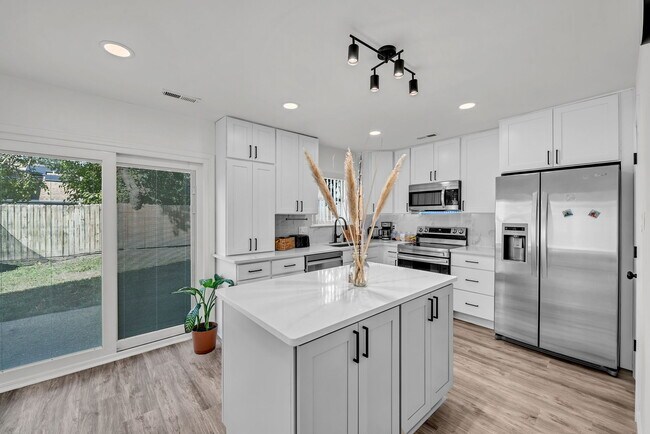 Building Photo - 5028 Halwell Dr