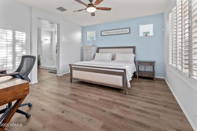 Building Photo - Las Brisas Beauty