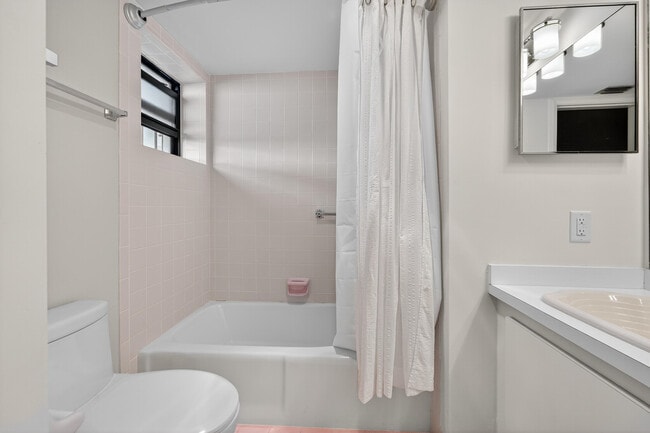 Building Photo - 6 Concourse Dr