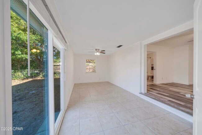 Building Photo - 205 Sunset Ln