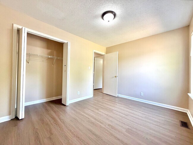 Building Photo - 1215 Marla Dr