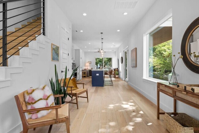 Building Photo - 1204 E 32nd St