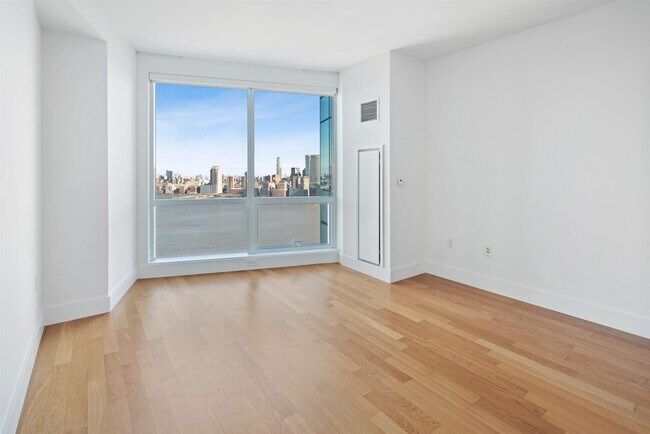 Building Photo - 77 Hudson St