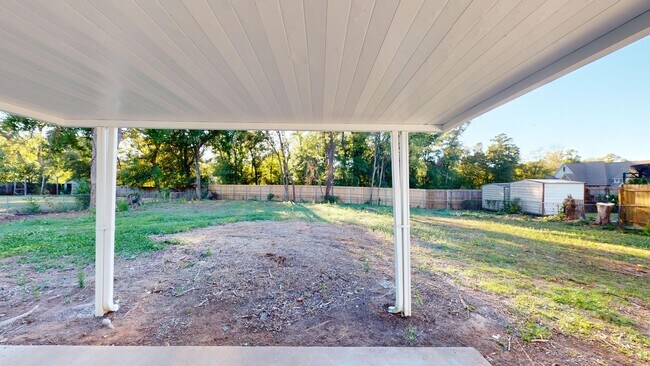 Building Photo - 4 Bed/2 Bath in Daniel Pratt School District