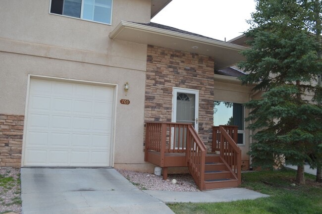 Primary Photo - Woodland Park Townhouse!